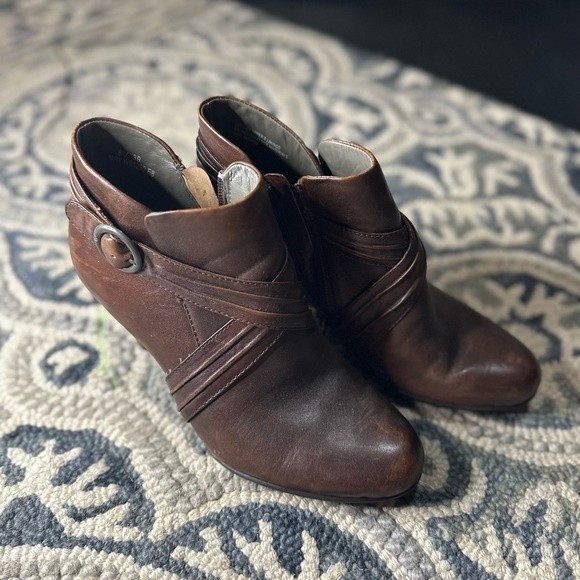 Born Brown Leather Booties Size Women’s 8 - Picture 6 of 11